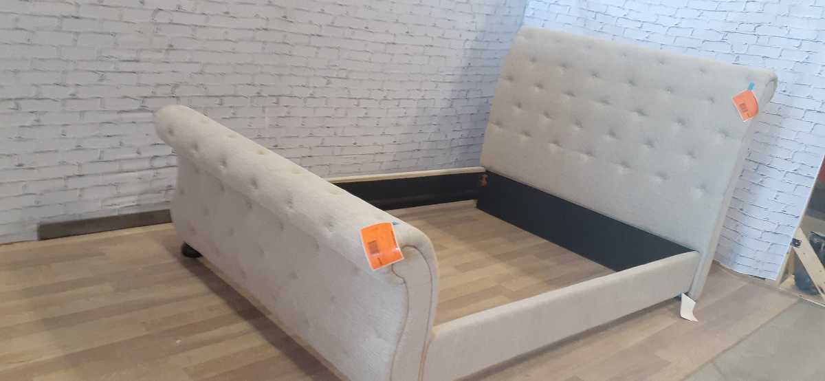 Willenburg 3 Piece Upholstered Bed - Queen - Gallery Image 8
